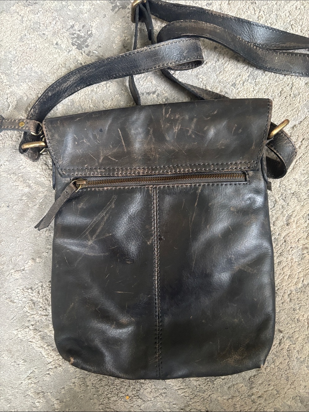 Born Men's Dark Brown Leather Messenger Crossbody Bag - Picture 3 of 5